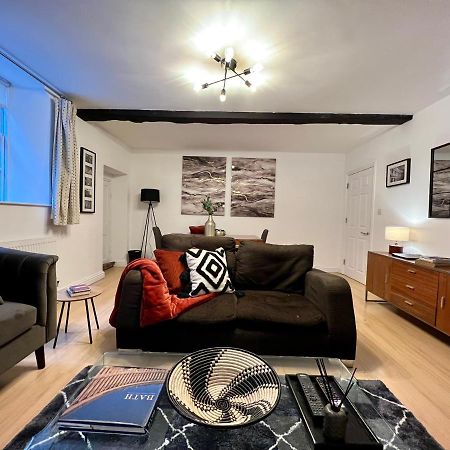 Superbly Located 2 Bedroom Luxury Apartment Бат Экстерьер фото