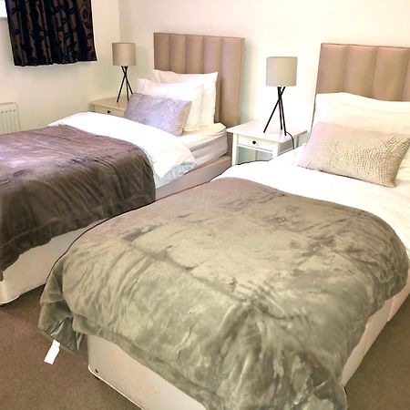 Superbly Located 2 Bedroom Luxury Apartment Бат Экстерьер фото