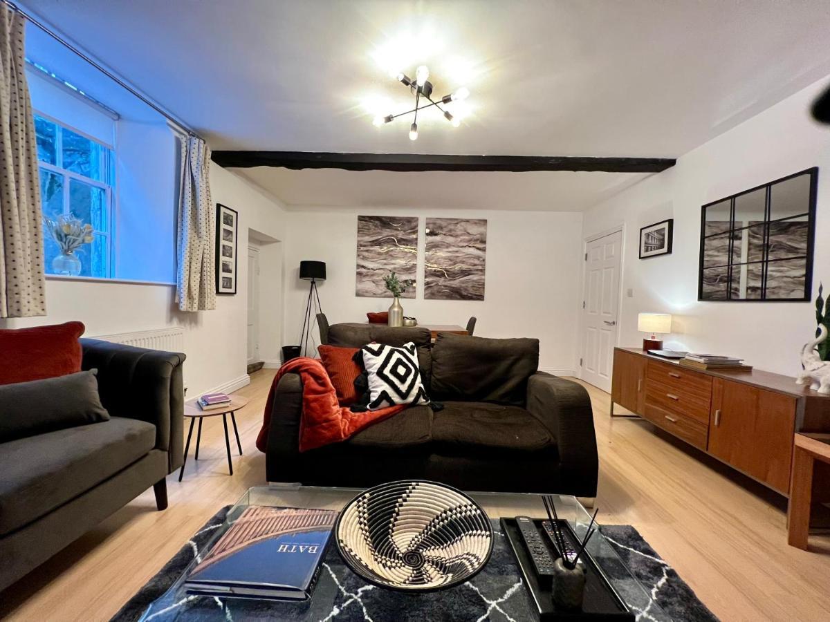 Superbly Located 2 Bedroom Luxury Apartment Бат Экстерьер фото