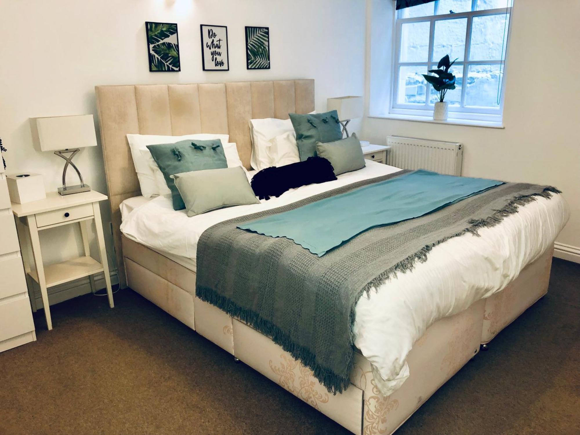 Superbly Located 2 Bedroom Luxury Apartment Бат Экстерьер фото